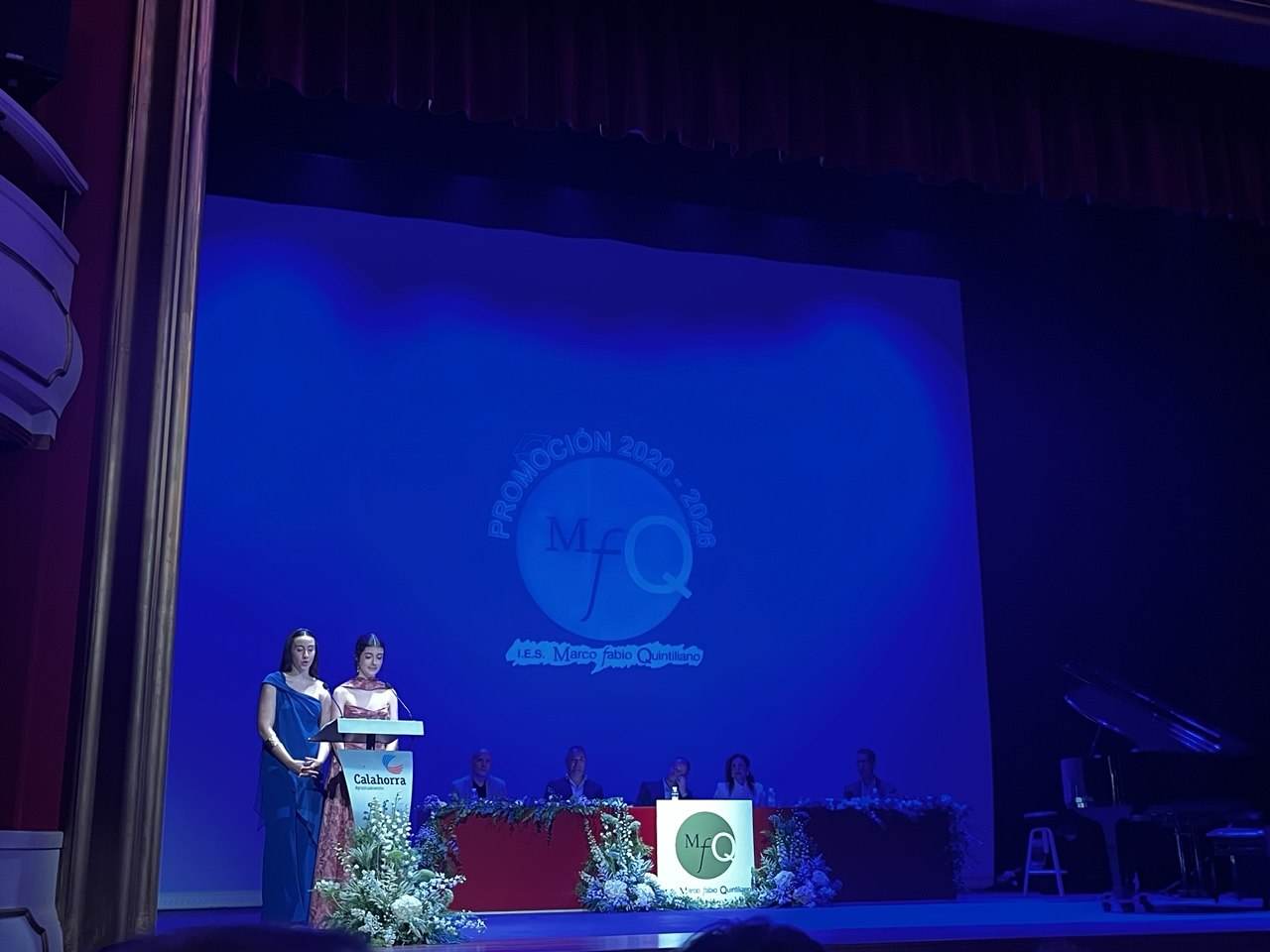 photo_5787130473728381414_y